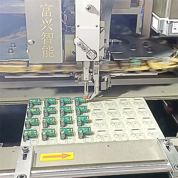 利用自動插件機提升SMT生產線效率(圖1)