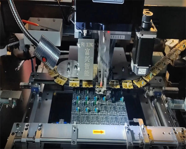 未來趨勢：AI驅(qū)動的插件機在智能制造中的角色(圖1)