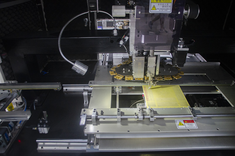 為大家解析為什么自動(dòng)立式插件機(jī)價(jià)格高(圖1) 為大家解析為什么自動(dòng)立式插件機(jī)價(jià)格高(圖1)